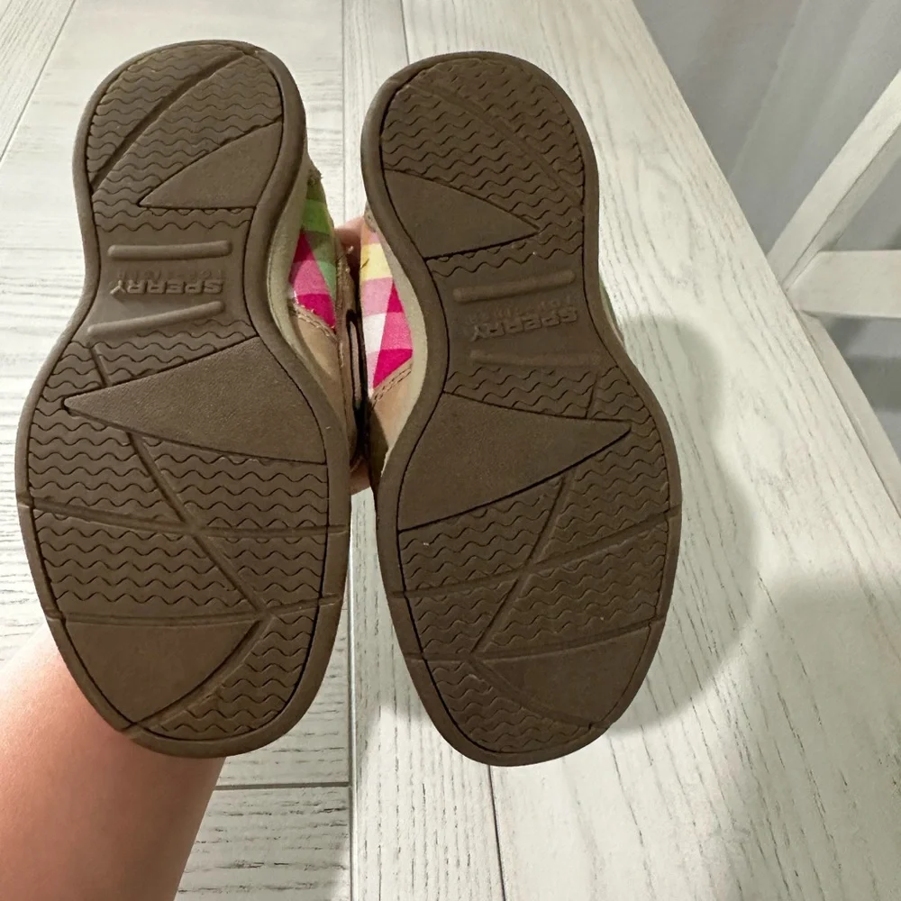 Sperry Tan and Red Moccasins with Classic Style